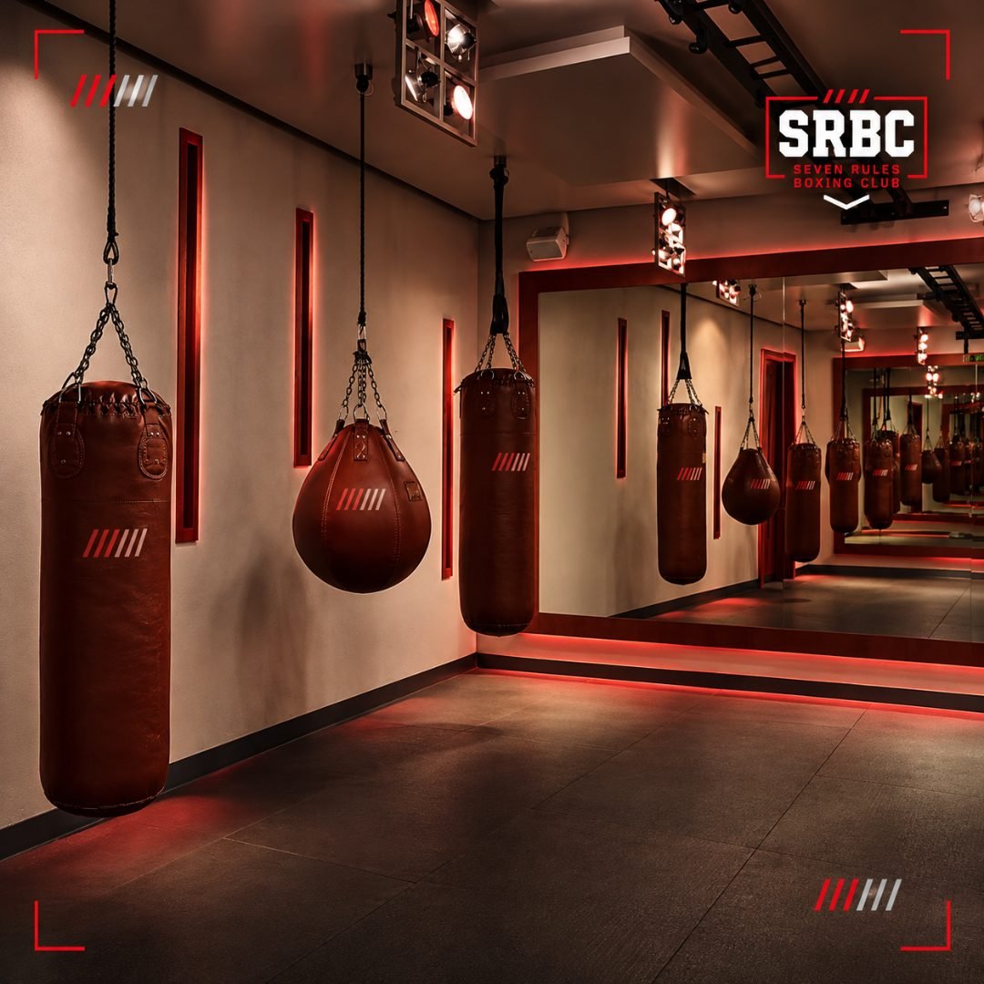 Zona boxeo con sacos y peras